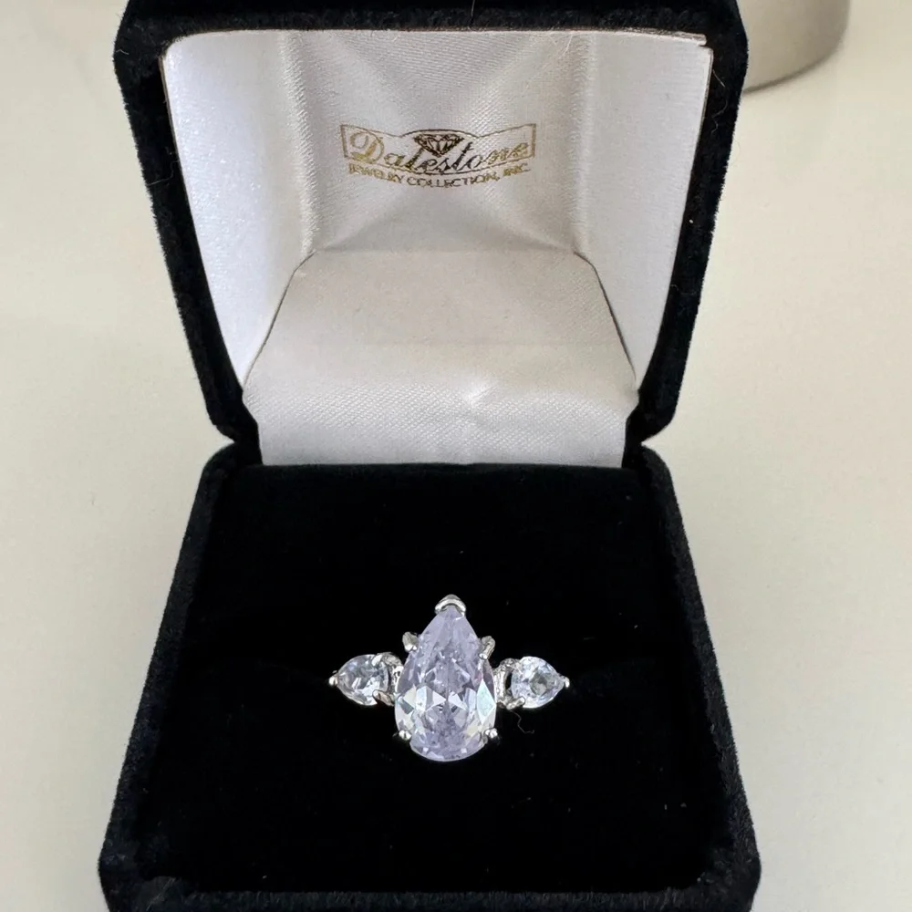 Elegant Pear Cut Clear Crystal Ring – Silver Tone Costume Jewelry Size 7